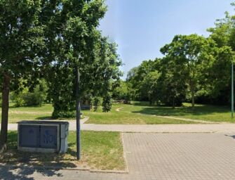 Scandiano, ragazza di 14 anni aggredita e picchiata da due coetanee al parco della Resistenza