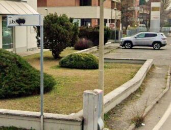 Reggio, in consiglio comunale respinta una mozione per l’eliminazione di via Tito