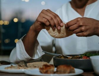 Dieta halal nelle mense scolastiche di Bologna, Forza Italia: “È propaganda multiculturale”