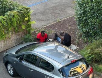 Reggio, in stazione violenza, spaccio e consumo di droga alla luce del sole. I residenti: “Situazione sfuggita di mano”