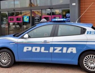 Reggio. Sorpresa a rubare in un negozio di abbigliamento ai Petali: denunciata