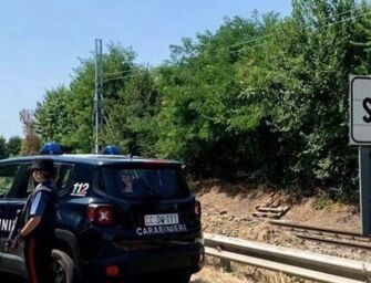 Scandiano. Minaccia i passanti con le forbici in centro, denunciato