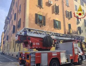 Incendio in un appartamento di Bologna, morta una donna di 79 anni