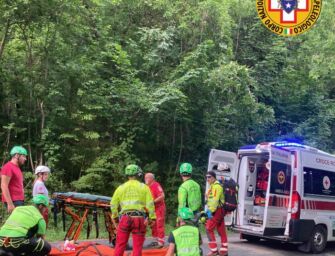 Tornolo, uomo di 76 anni precipita dal ponte sul rio Incisa: trauma a faccia e spalla