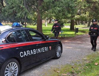 In giro al parco delle Fonderie di Reggio con dosi di cocaina ed eroina: arrestati