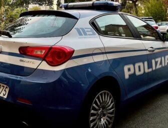 Reggio. Scoppia una lite per strada, estrae la lama e lo accoltella: denunciato
