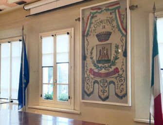 A Casalgrande niente bandiera della Palestina: “Vicini al popolo palestinese, ma prima la legge”