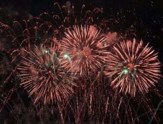 Brescello. Festeggia la fine dei domiciliari con fuochi d’artificio in piazza, ma mancavano 20 minuti: denunciato per evasione