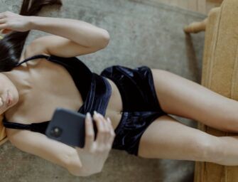 Parma. Offre soldi a una ragazza minorenne per avere sue foto intime: denunciato