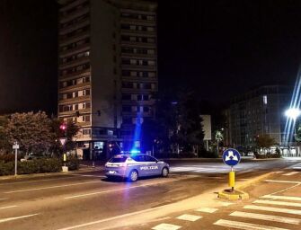 Reggio. Lancia sassi contro le auto in transito in piazza Tricolore: denunciato