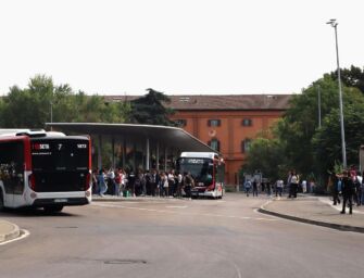 A Reggio punti di accoglienza nelle autostazioni, Forza Italia: “Assistenzialismo ideologico”