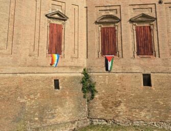 Scandiano, bandiera della Palestina spostata dal municipio alla Rocca dei Boiardo