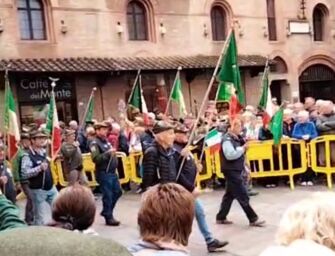 Raduno degli Alpini a Reggio, il corteo passa in piazza del Monte