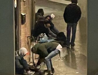 Bivacchi in zona stazione a Reggio, residenti esasperati: “La giunta Massari ignora la città”