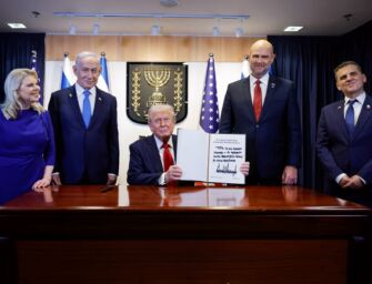 Israele, Trump alla Knesset: “Questa è l’alba storica di un nuovo Medio Oriente”