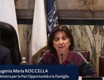 Il consiglio comunale di Reggio contro Roccella: “Non sminuisca i Viaggi della Memoria”