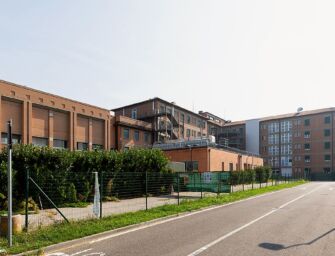 Guastalla. Cade, finisce in ospedale e fa una scenata: in casa gli trovano hashish e cocaina