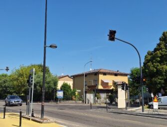 Reggio, attivo il nuovo impianto semaforico sulla via Emilia a Villa Cella