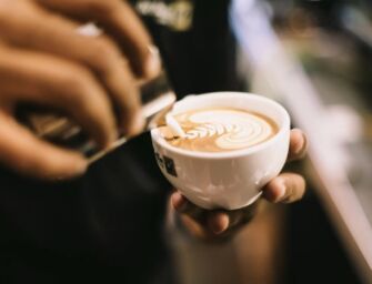 Rubiera. Il barista si distrae, loro lo derubano: denunciati due minorenni