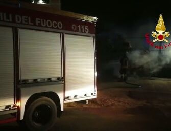 Correggio, incendio notturno in un garage con una dozzina di monopattini elettrici