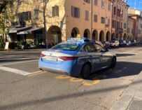 Reggio. Ruba 2.000 euro di abbigliamento sportivo da un’auto in sosta: arrestato
