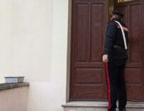 Fabbrico. Gira in macchina con oltre un etto di droga e una pistola finta: arrestato