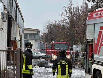 Incendio di Mancasale, prelevato un campione dal tetto per la ricerca di amianto
