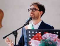 “Armarsi e sparare alle gambe al sindaco”, a Sassuolo minacce social contro Mesini