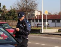 Reggio. Fermato per strada dalla polizia locale, nei pantaloni e in casa aveva tre etti di hashish