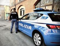 Reggio. Tenta di rubare in un supermercato e minaccia la vigilanza con un coltello