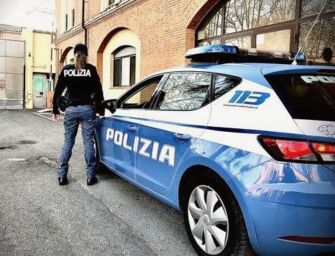 Reggio. Tenta di rubare in un supermercato e minaccia la vigilanza con un coltello