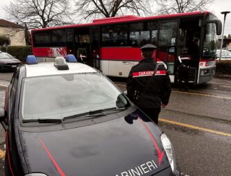 Reggio, denunciato per violenza sessuale il predatore delle fermate dell’autobus
