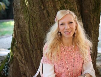 All’auditorium Credem di Reggio il convegno sulla genitorialità “La poesia del corpo: pelle a pelle”