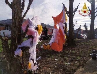 Reggio. Precipita con il parapendio a motore vicino alla sede di Max Mara: è gravissimo