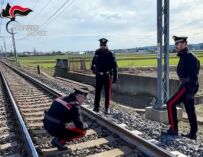 Posiziona decine di pietre sui binari nel Bolognese, arrestato un ragazzo di 20 anni