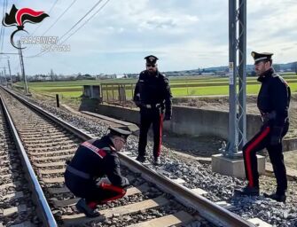 Posiziona decine di pietre sui binari nel Bolognese, arrestato un ragazzo di 20 anni