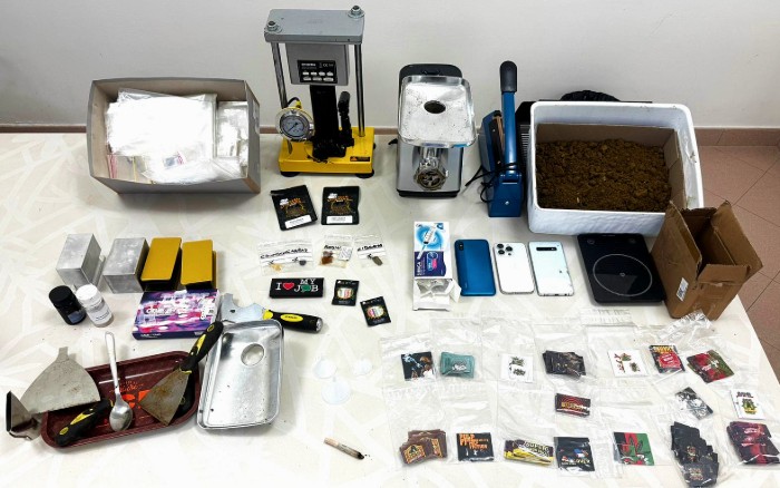 I carabinieri di Correggio dopo un sequestro di hashish e marijuana