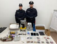 Correggio. Overdose in casa, i carabinieri arrivano e trovano oltre mezzo chilo di hashish