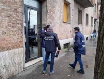 Scoperti “schiavi del cucito” a Reggio: denunciati due imprenditori cinesi, sequestrati beni per 800.000 euro