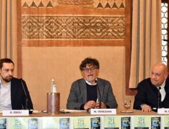 A Reggio Veneziani fa il pieno con Nietzsche e Marx