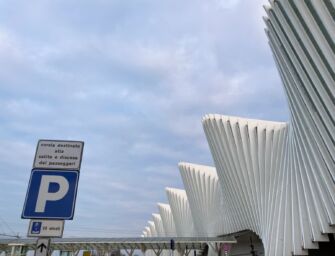 Reggio, fermato alla stazione Mediopadana con hashish e banconote false da 50 euro