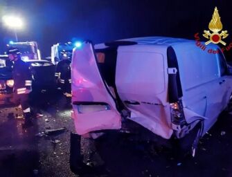 Tamponamento notturno a catena sull’A1 nel Modenese, un morto e tre feriti