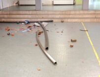 Reggio, atti vandalici alla scuola media Einstein: tubature divelte e mattoni sbriciolati