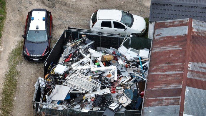 Blitz dei carabinieri nel campo nomadi di Correggio