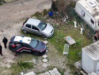 Correggio, allacci abusivi alla rete elettrica e discarica illecita di rifiuti nel campo nomadi: denunciate sette persone