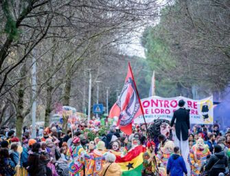 Ghigliottina, Casa Bettola rivendica: “Strumento di emancipazione ideale da ciò che ci opprime”