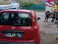 San Polo d’Enza, resta incastrato sotto la ruota dell’auto: liberato dai vigili del fuoco
