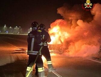 Auto in fiamme a Montecavolo, l’ipotesi del guasto. Illeso il conducente