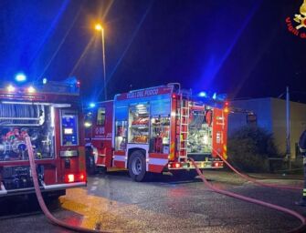 Fabbrico, incendio notturno in un’abitazione: cinque donne in ospedale per il fumo