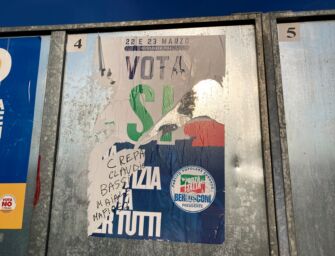 A Reggio insulti a Bassi (Forza Italia) su un manifesto del Sì: “Crepa maiale mafioso”